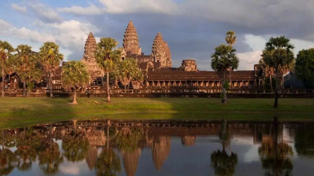 ప్రపంచంలో 8వ వింతగా అంగ్కోర్ వాట్ .. 500 ఎకరాల విస్తీర్ణం, 1000 ఏళ్ల చరిత్ర, కాంబోడియాకే తలమానికం ప్రపంచంలో 8వ వింతగా అంగ్కోర్ వాట్ .. 500 ఎకరాల విస్తీర్ణం, 1000 ఏళ్ల చరిత్ర, కాంబోడియాకే తలమానికం