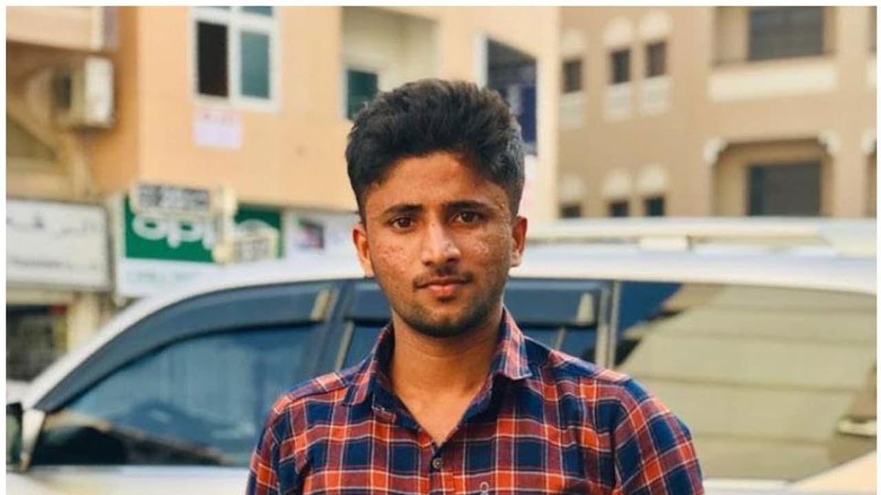 റോഡ് മുറിച്ചു കടക്കുന്നതിനിടെ പ്രവാസി മലയാളി യുവാവ് കാറിടിച്ച് മരിച്ചു റോഡ് മുറിച്ചു കടക്കുന്നതിനിടെ പ്രവാസി മലയാളി യുവാവ് കാറിടിച്ച് മരിച്ചു