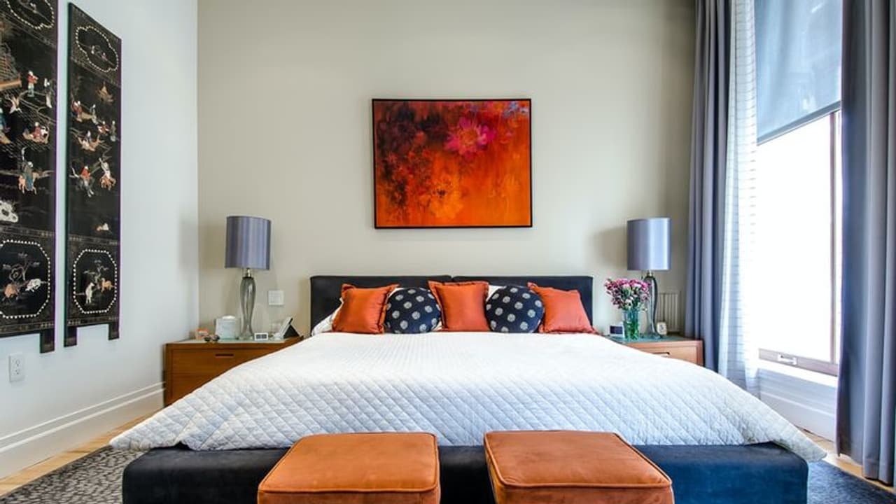 బెడ్ బాక్స్ లో ఇరుక్కున్న మహిళ.. మనవరాలి ఫోన్ తో.. బెడ్ బాక్స్ లో ఇరుక్కున్న మహిళ.. మనవరాలి ఫోన్ తో..