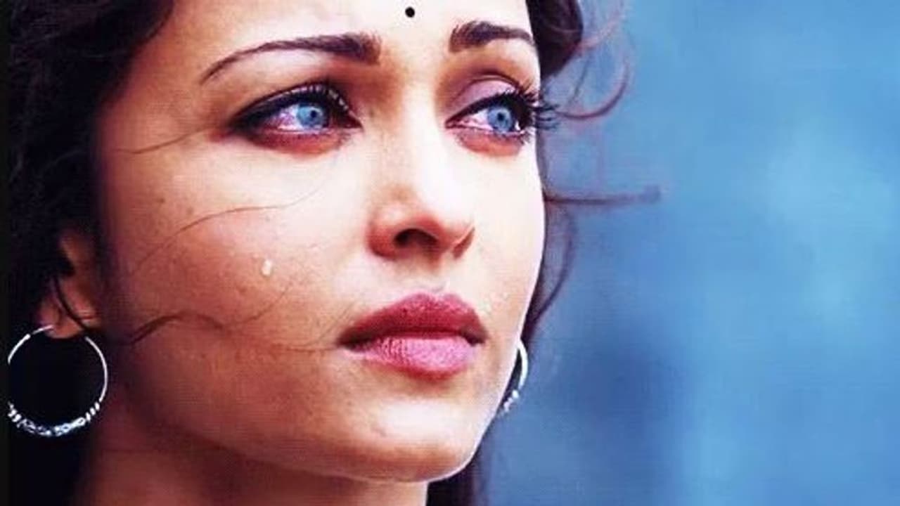 அடுத்தடுத்து வரும் அதிர்ச்சி : ஐஸ்வர்யா ராயுடன் நடித்த பிரபல நடிகர் திடீர் மரணம்...!