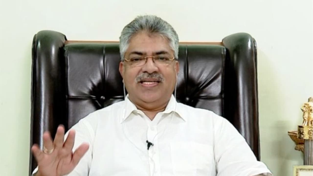 "ശിവശങ്കറിനെതിരെ കടുത്ത നടപടി വേണം; വ്യാജരേഖ കേസിൽ സ്വപ്നയ്ക്കെതിരെ കേസെടുക്കണം"; റിട്ട. ജസ്റ്റിസ് കെമാൽ പാഷ "ശിവശങ്കറിനെതിരെ കടുത്ത നടപടി വേണം; വ്യാജരേഖ കേസിൽ സ്വപ്നയ്ക്കെതിരെ കേസെടുക്കണം"; റിട്ട. ജസ്റ്റിസ് കെമാൽ പാഷ