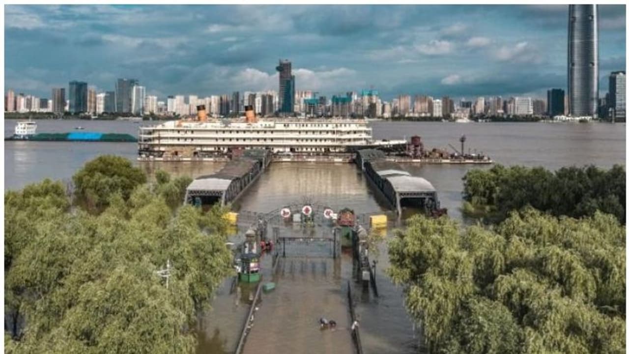 ചൈനയില്‍ വെള്ളപ്പൊക്കം; മൂന്ന് കോടിയാളുകളെ ബാധിച്ചു, 142 പേരെ കാണാനില്ല