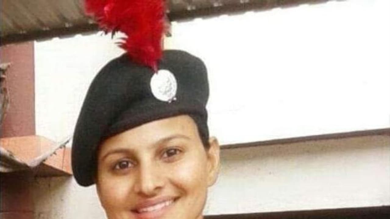 பிரதமரே வந்தாலும்... தைரியமாக பேசிய சிங்கப்பெண் போலீஸ் ராஜினாமா..! பிரதமரே வந்தாலும்... தைரியமாக பேசிய சிங்கப்பெண் போலீஸ் ராஜினாமா..!