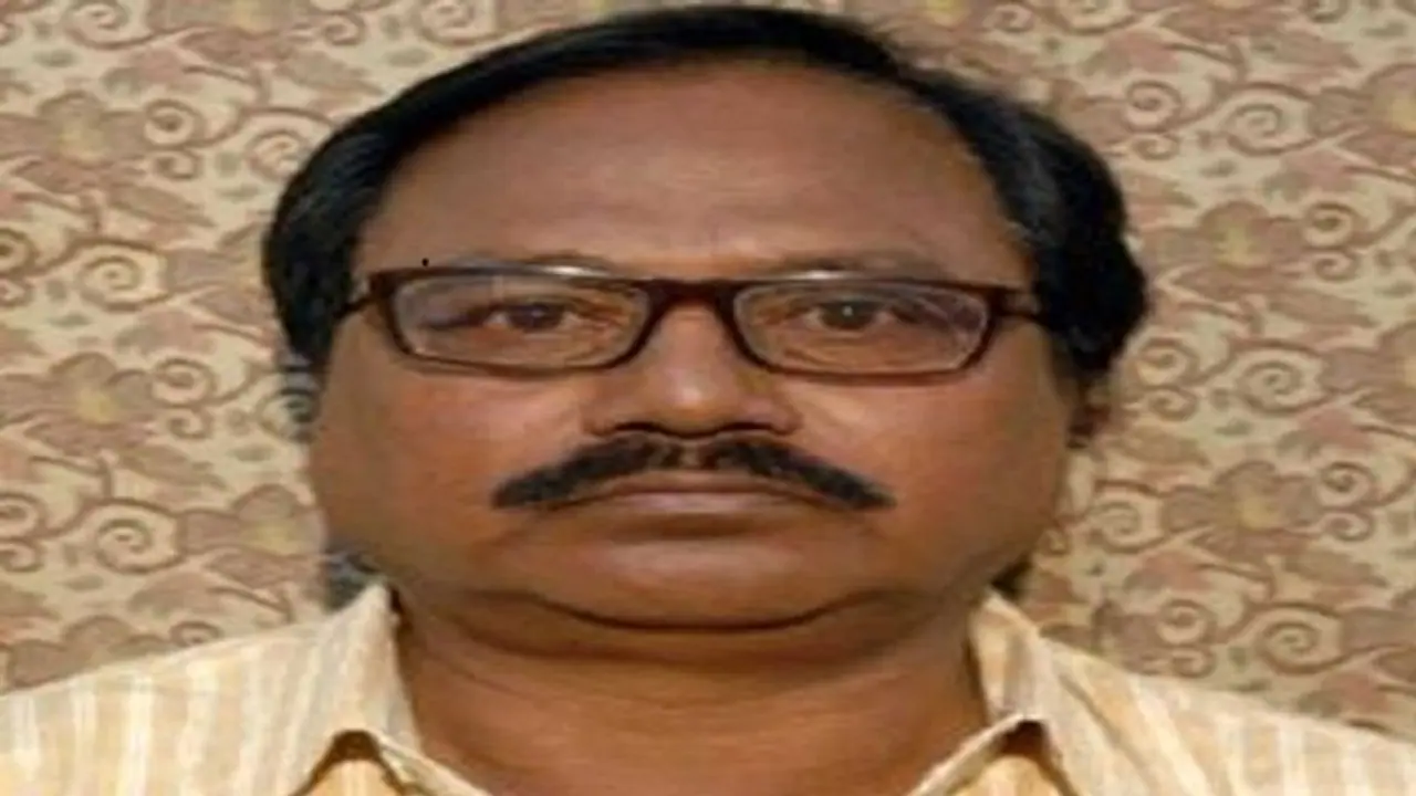 West Bengal: Vehicles vandalised in Cooch Behar's Tufanganj during 12 hour bandh over Debendra Nath's death