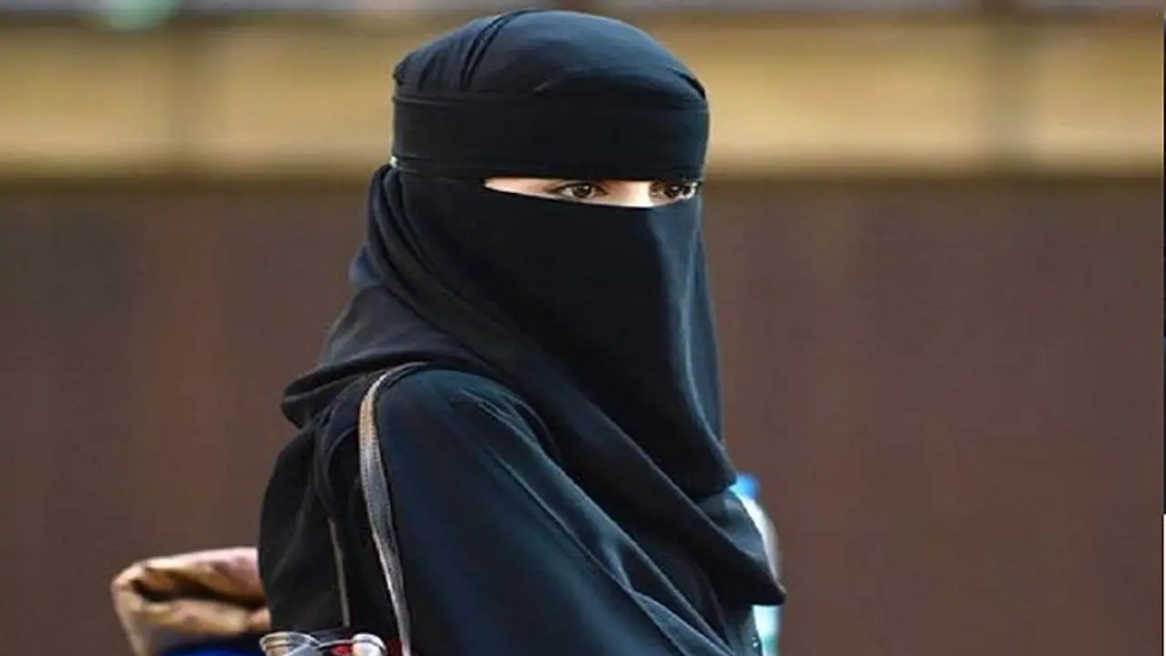 ನಿಖಾಹ್ ಆದ್ರೂ ಪತಿ ದೂರ: ನ್ಯಾಯಕ್ಕಾಗಿ ಮಸೀದಿ ಮೊರೆ ಹೋದ ಮತಾಂತರಿತ ಪತ್ನಿ ನಿಖಾಹ್ ಆದ್ರೂ ಪತಿ ದೂರ: ನ್ಯಾಯಕ್ಕಾಗಿ ಮಸೀದಿ ಮೊರೆ ಹೋದ ಮತಾಂತರಿತ ಪತ್ನಿ