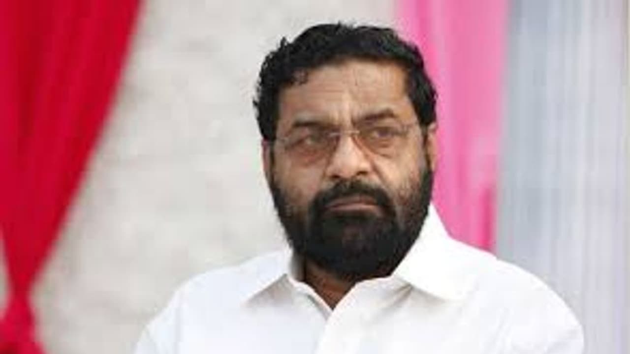 ഗുരുദേവന്റെ പിന്മുറക്കാര് മതത്തിന്റെ പേരില് ചേരിതിരിക്കുന്നവരുടെ പാണന്മാരായി അധഃപതിക്കരുതെന്ന് കടകംപ്പള്ളി ഗുരുദേവന്റെ പിന്മുറക്കാര് മതത്തിന്റെ പേരില് ചേരിതിരിക്കുന്നവരുടെ പാണന്മാരായി അധഃപതിക്കരുതെന്ന് കടകംപ്പള്ളി