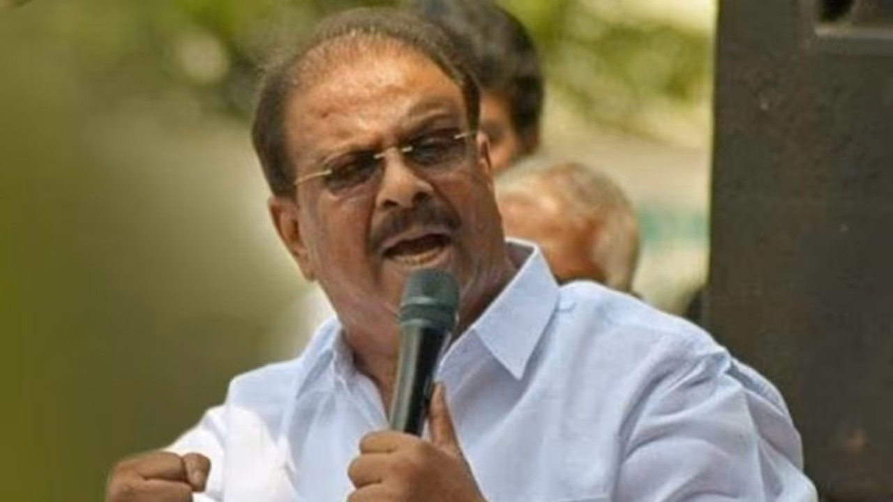 Kerala gold smuggling case: Congress MP Sudhakaran mocks chief minister Pinarayi Vijayan; demands resignation Kerala gold smuggling case: Congress MP Sudhakaran mocks chief minister Pinarayi Vijayan; demands resignation