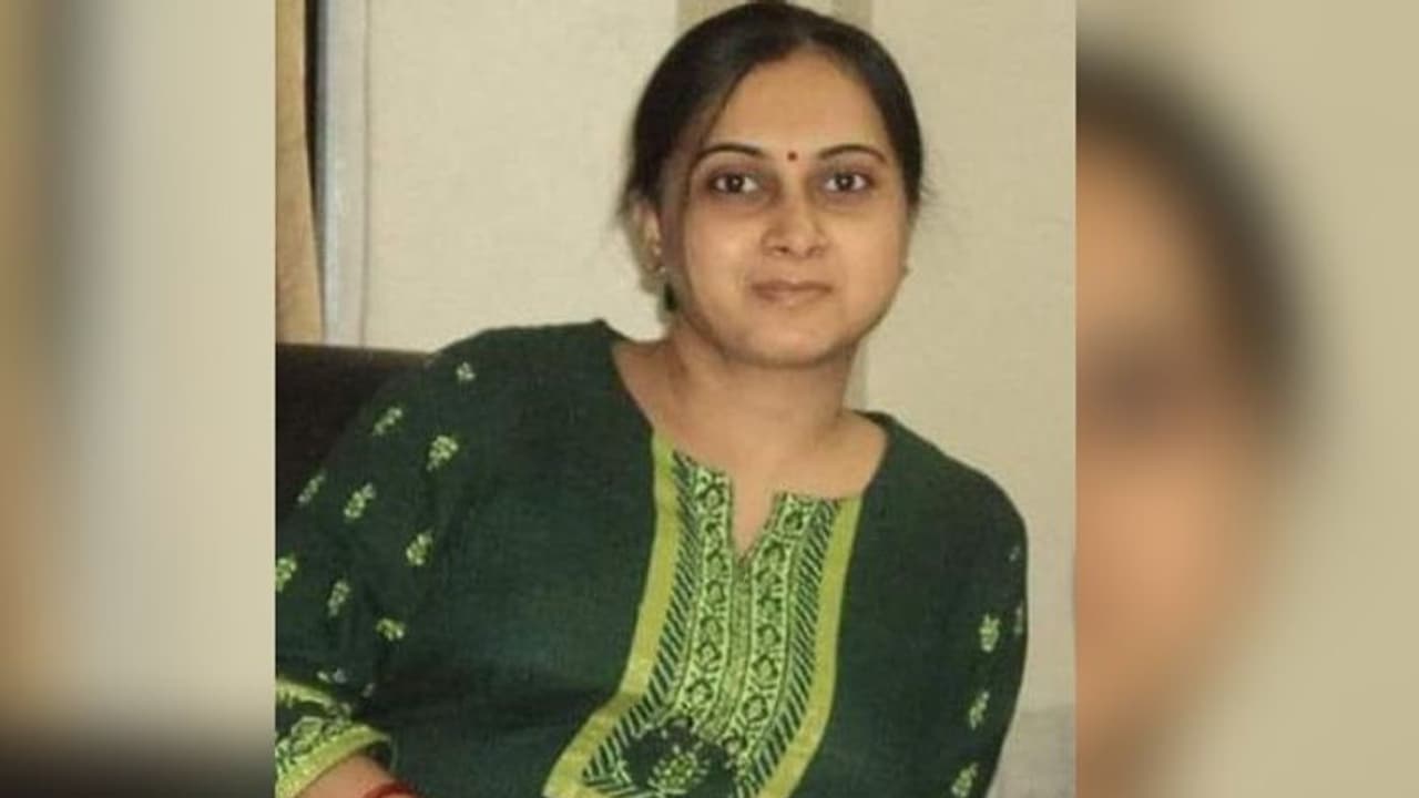 করোনায় আক্রান্ত হয়ে মৃত্যু ডেপুটি ম্যাজিস্ট্রেটের, শোকের ছায়া প্রশাসনিক মহলে করোনায় আক্রান্ত হয়ে মৃত্যু ডেপুটি ম্যাজিস্ট্রেটের, শোকের ছায়া প্রশাসনিক মহলে