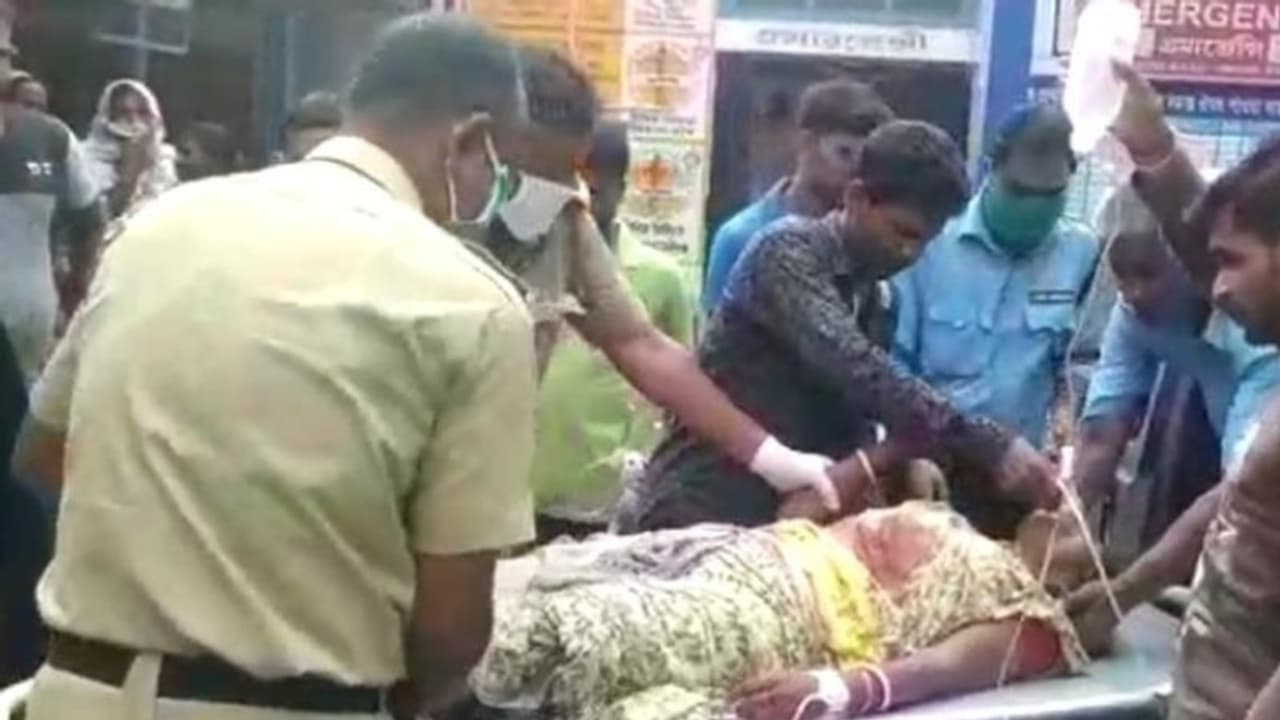 মঙ্গলকোটে এলাকা দখলকে কেন্দ্র করে গুলি বোমা লড়াই, গুরুতর জখম মহিলা সহ ৫ মঙ্গলকোটে এলাকা দখলকে কেন্দ্র করে গুলি বোমা লড়াই, গুরুতর জখম মহিলা সহ ৫