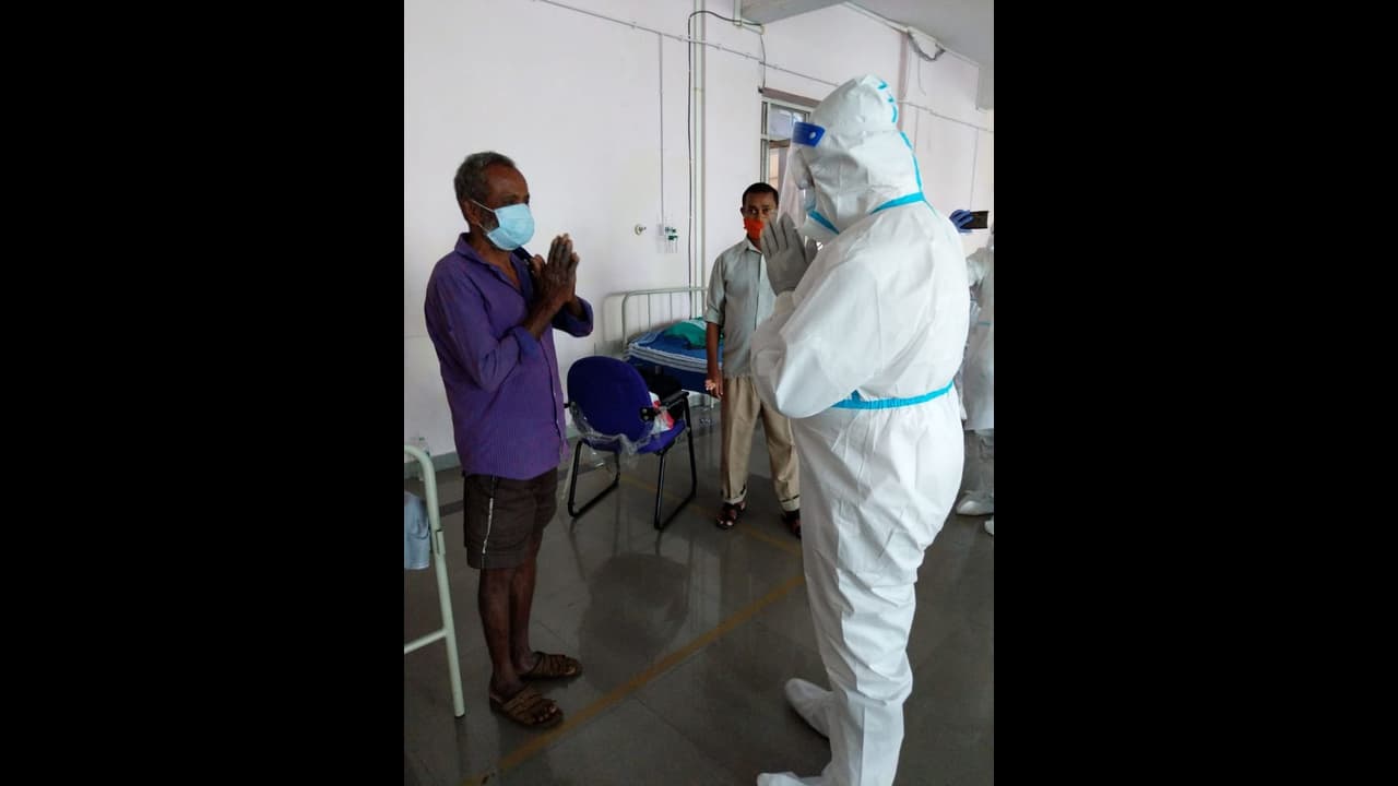 ഒമ്പത് ലക്ഷം കടന്ന് രാജ്യത്തെ കൊവിഡ് കണക്ക്; 24 മണിക്കൂറിനിടെ 553 മരണം ഒമ്പത് ലക്ഷം കടന്ന് രാജ്യത്തെ കൊവിഡ് കണക്ക്; 24 മണിക്കൂറിനിടെ 553 മരണം