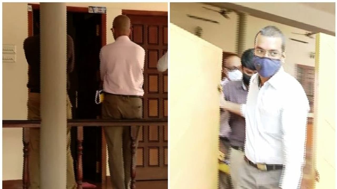 കസ്റ്റംസ് സംഘം എം ശിവശങ്കറിന്റെ വീട്ടിലെത്തി, മൊഴിയെടുക്കാൻ ഹാജരാകാൻ നോട്ടീസ് നൽകി കസ്റ്റംസ് സംഘം എം ശിവശങ്കറിന്റെ വീട്ടിലെത്തി, മൊഴിയെടുക്കാൻ ഹാജരാകാൻ നോട്ടീസ് നൽകി