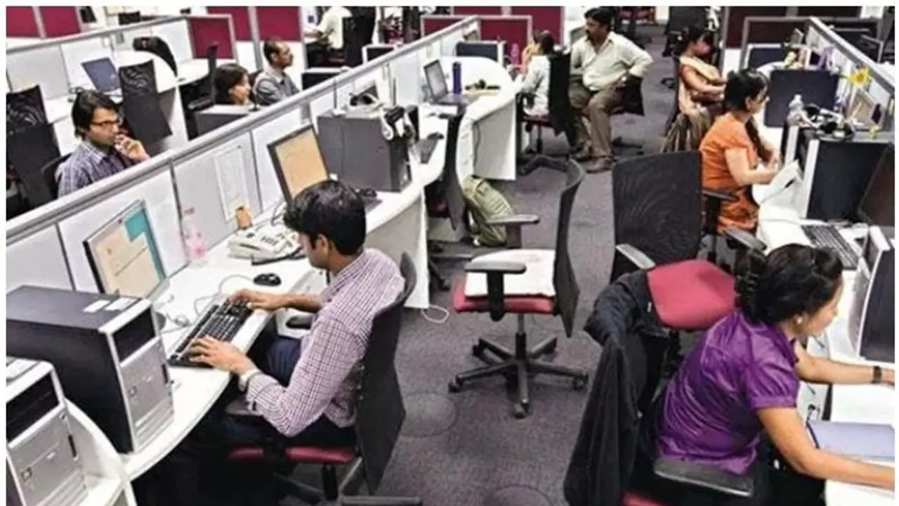 त्योहारों से पहले सरकारी कर्मचारी को तोहफा, बिना ब्याज के एडवांस में ले सकेंगे 10 हजार रुपये