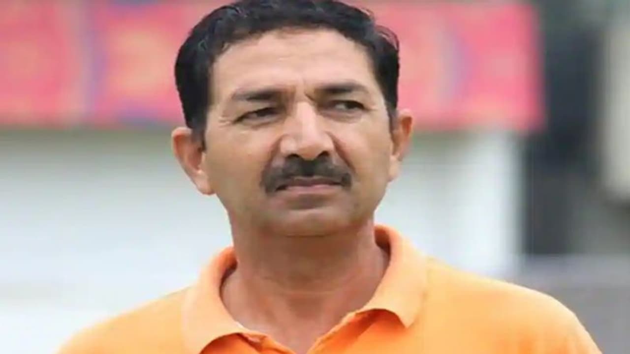 ICC के अंपायर के गांव में नेटवर्क नहीं था, पेड़ पर चढ़कर करते थे बात; टॉवर लगने से बदल गई लोगों की लाइफ ICC के अंपायर के गांव में नेटवर्क नहीं था, पेड़ पर चढ़कर करते थे बात; टॉवर लगने से बदल गई लोगों की लाइफ