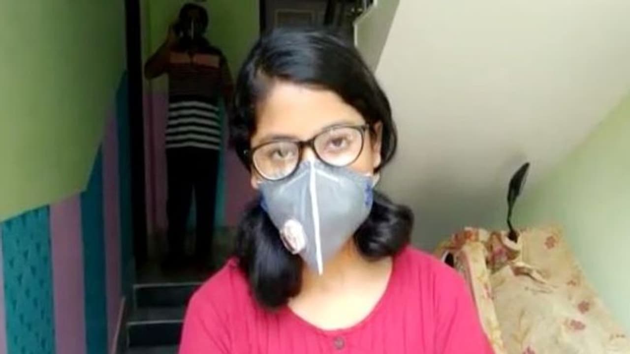 মাধ্যমিকে মেয়েদের মধ্য়ে প্রথম কাঁথির দেবস্মিতা,সবার মধ্য়ে তৃতীয়