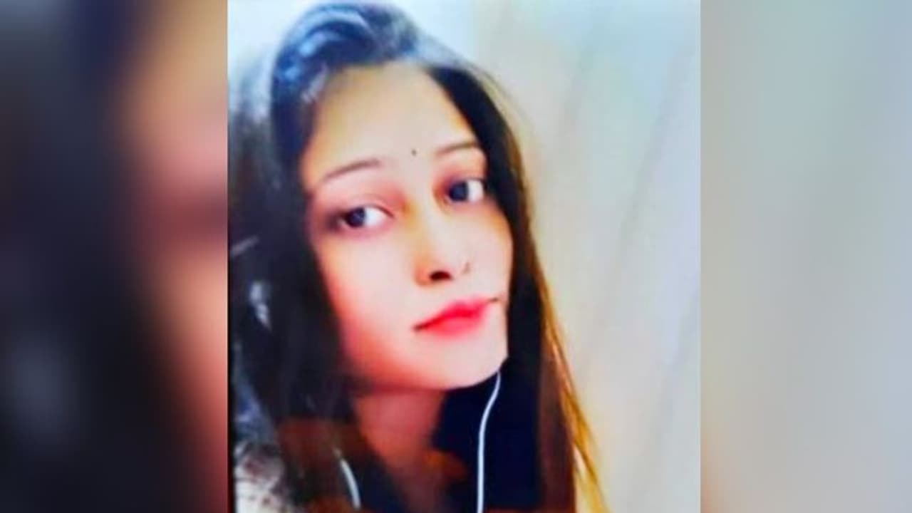 যাদবপুরে যুবতীর অস্বাভাবিক মৃত্যু কাণ্ডে নয়া মোড়, নাম জড়াল প্রেমিকের যাদবপুরে যুবতীর অস্বাভাবিক মৃত্যু কাণ্ডে নয়া মোড়, নাম জড়াল প্রেমিকের