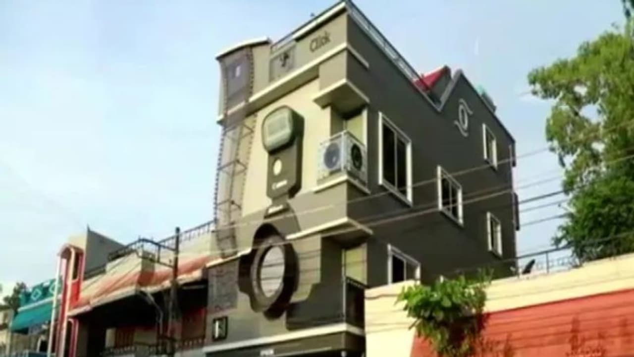 ക്യാമറപോലൊരു വീടുണ്ടാക്കി ഫോട്ടോഗ്രാഫര്; മക്കള് നിക്കോണ്, കാനന്, എപ്സന് ക്യാമറപോലൊരു വീടുണ്ടാക്കി ഫോട്ടോഗ്രാഫര്; മക്കള് നിക്കോണ്, കാനന്, എപ്സന്