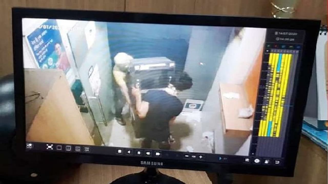 ఏటిఎంలే అతడి టార్గెట్...118 కేసులు, 11సార్లు జైలుకు ఏటిఎంలే అతడి టార్గెట్...118 కేసులు, 11సార్లు జైలుకు