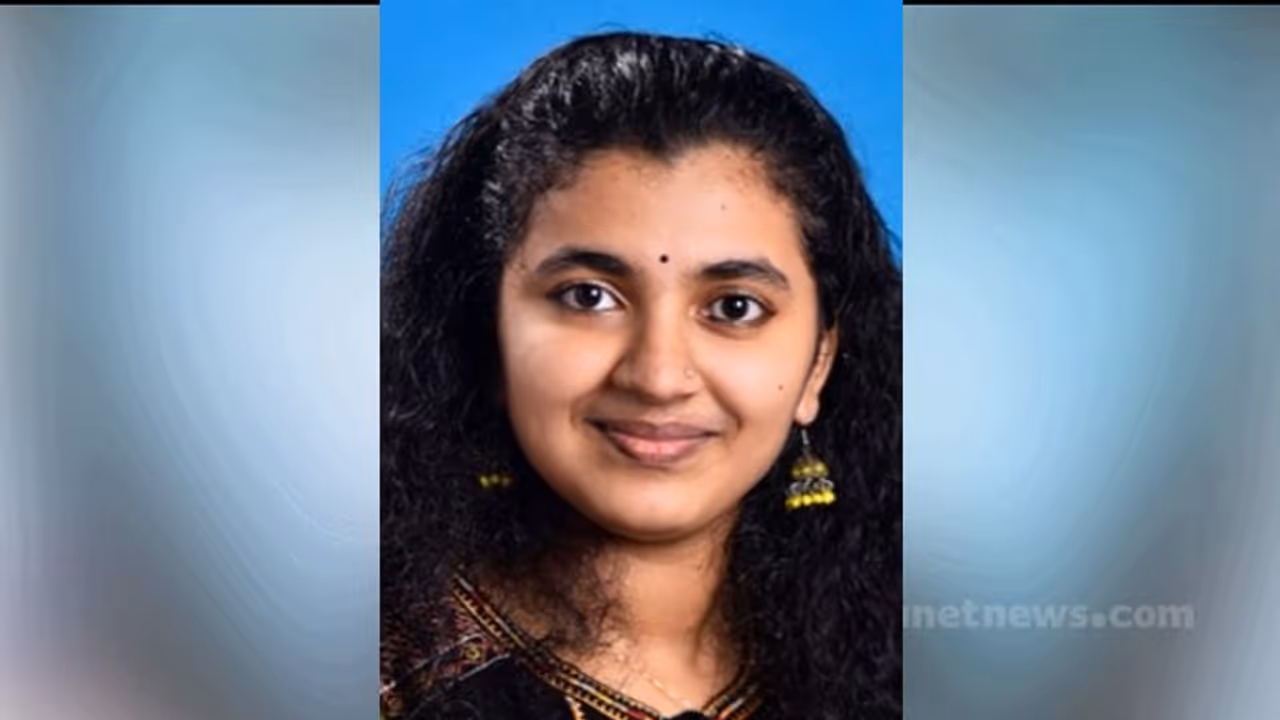 കലയോടൊപ്പം പഠനത്തിലും തിളക്കമാർന്ന വിജയം; 1200 ൽ 1200 മാർക്കും വാങ്ങി ദൃശ്യ കലയോടൊപ്പം പഠനത്തിലും തിളക്കമാർന്ന വിജയം; 1200 ൽ 1200 മാർക്കും വാങ്ങി ദൃശ്യ