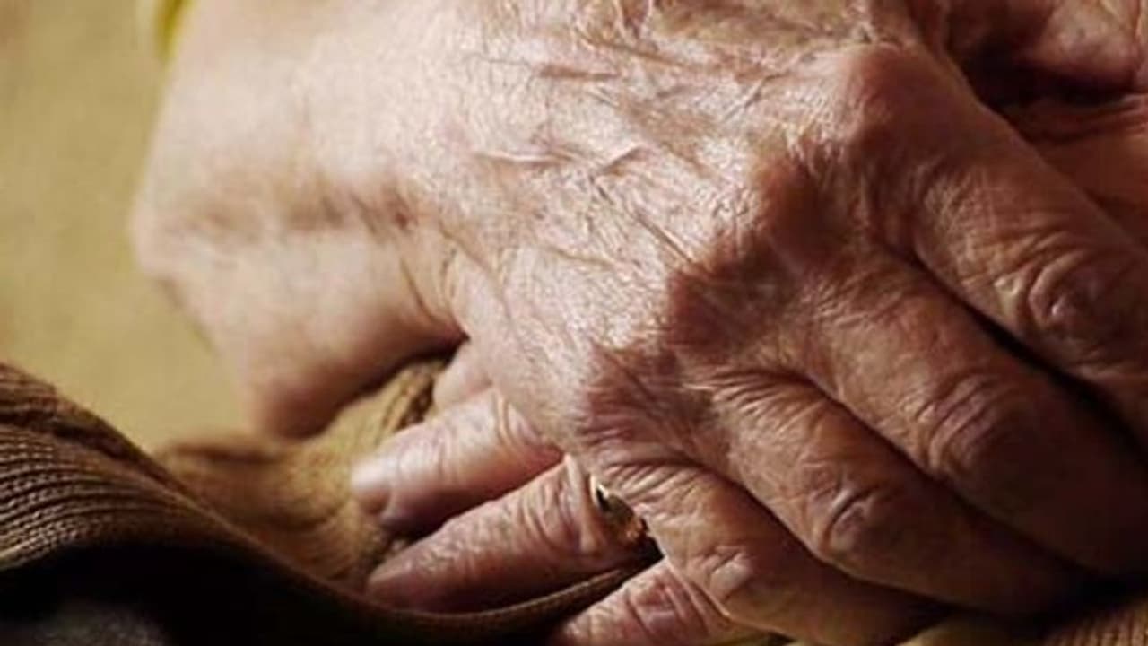 103ാം വയസില്‍ കൊവിഡിനെ തോല്‍പിച്ചു; പക്ഷേ നാട്ടുകാര്‍ വിട്ടില്ല...