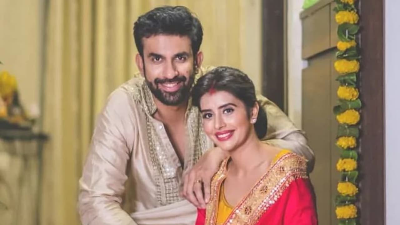 వాళ్లిద్దరూ విడిపోవడం లేదు...అలా క్లారిటీ ఇచ్చేశారు..! వాళ్లిద్దరూ విడిపోవడం లేదు...అలా క్లారిటీ ఇచ్చేశారు..!