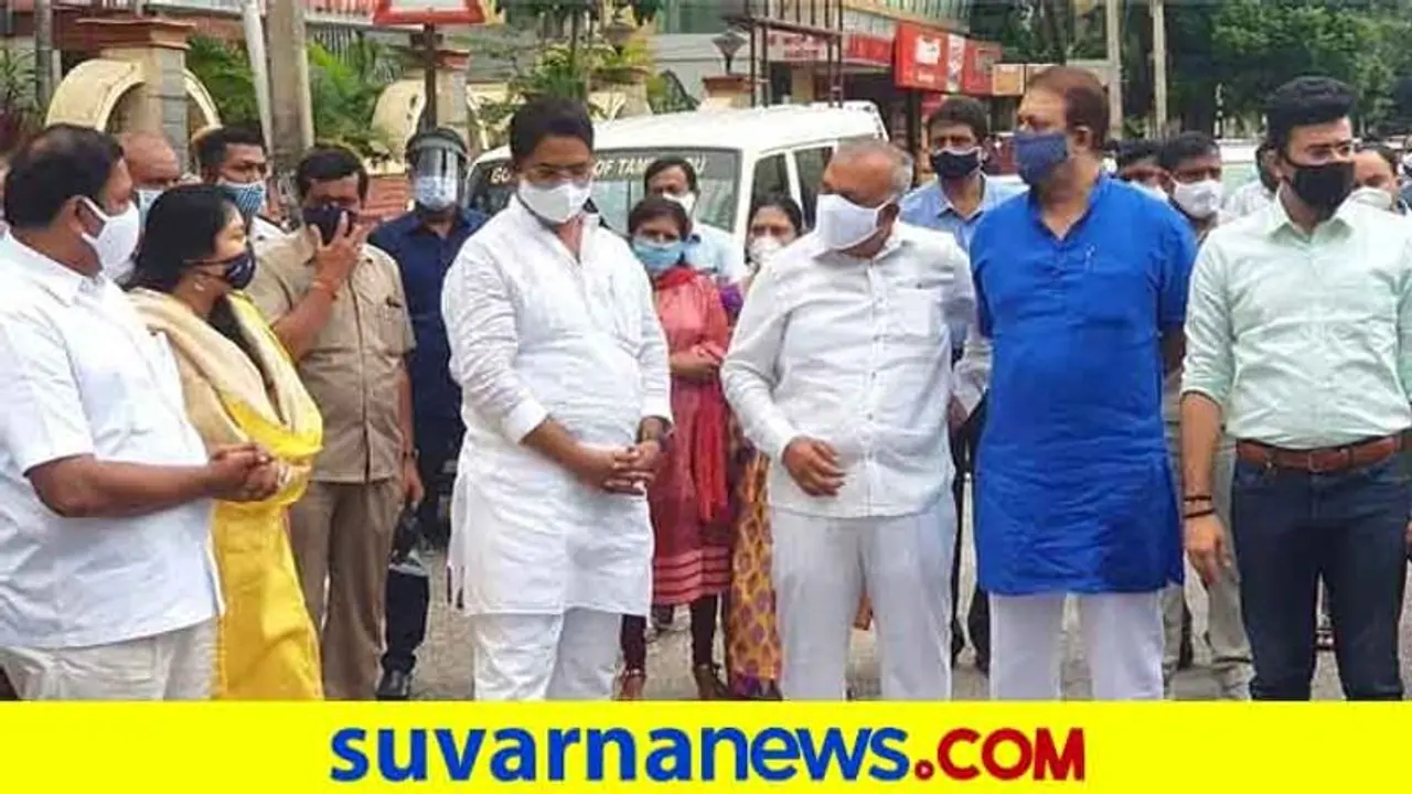 ಚಿಕಿತ್ಸೆ ನೀಡದ ವೈದ್ಯ ಸಿಬ್ಬಂದಿಗೆ ಜೈಲು, ನಿದ್ದೆ ವಿಚಾರಕ್ಕೆ ಸಿದ್ದುಗೆ ಅಶೋಕ್ ಗುದ್ದು! ಚಿಕಿತ್ಸೆ ನೀಡದ ವೈದ್ಯ ಸಿಬ್ಬಂದಿಗೆ ಜೈಲು, ನಿದ್ದೆ ವಿಚಾರಕ್ಕೆ ಸಿದ್ದುಗೆ ಅಶೋಕ್ ಗುದ್ದು!