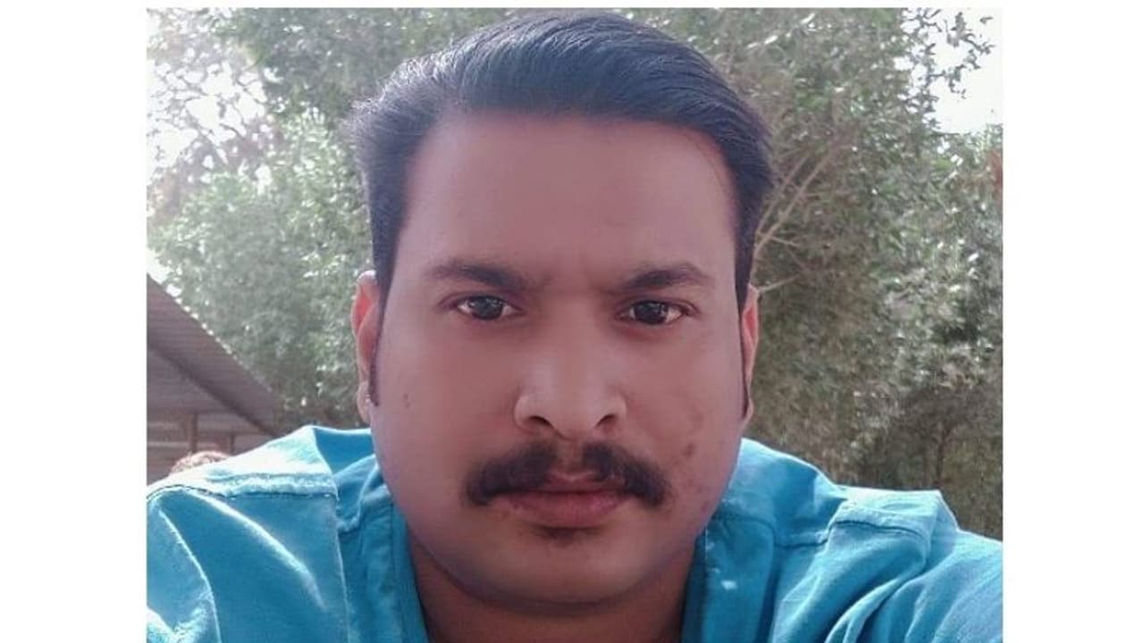 പ്രവാസി മലയാളി യുവാവ് ഹൃദയാഘാതത്തെ തുടര്ന്ന് മരിച്ചു പ്രവാസി മലയാളി യുവാവ് ഹൃദയാഘാതത്തെ തുടര്ന്ന് മരിച്ചു