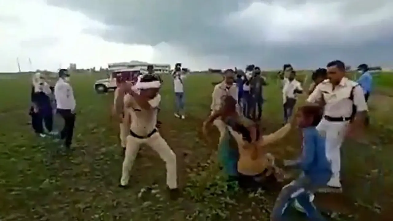 দলিত কৃষক দম্পতির ওপর পুলিশের নির্যাতনের ভিডিও ভাইরাল, ক্ষোভ প্রকাশ রাহুল, মায়াবাতীর দলিত কৃষক দম্পতির ওপর পুলিশের নির্যাতনের ভিডিও ভাইরাল, ক্ষোভ প্রকাশ রাহুল, মায়াবাতীর