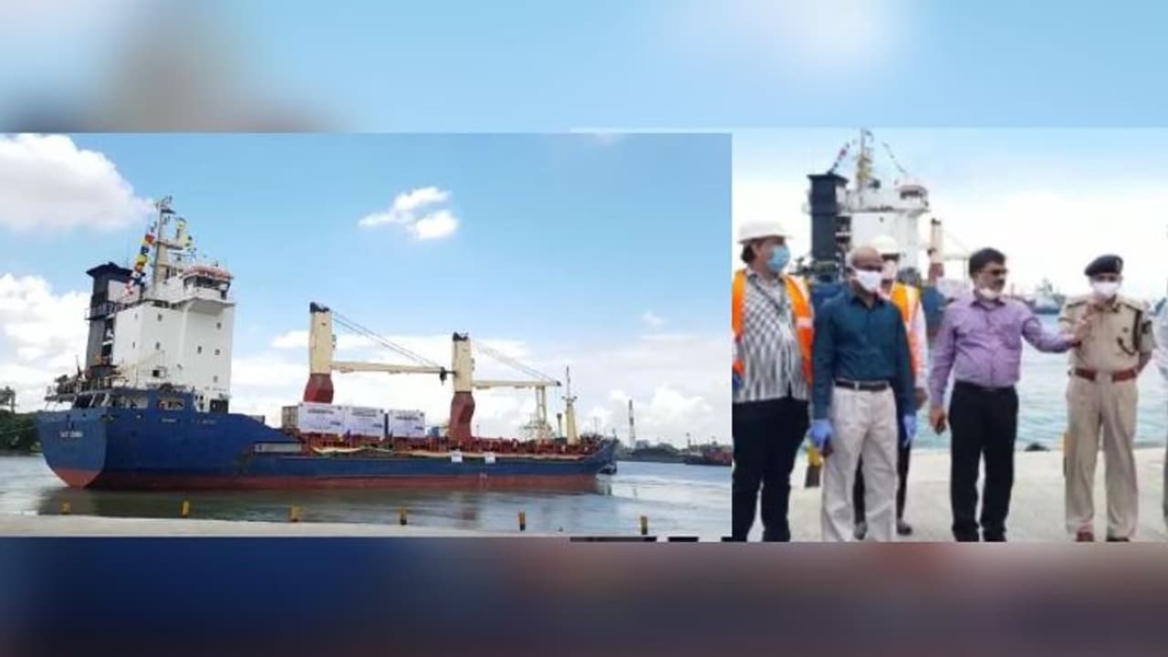 ঐতিহাসিক মুহূর্তের সাক্ষী মহানগর, কলকাতা বাংলাদেশ হয়ে ত্রিপুরায় পাড়ি পন্যবাহী জাহাজের