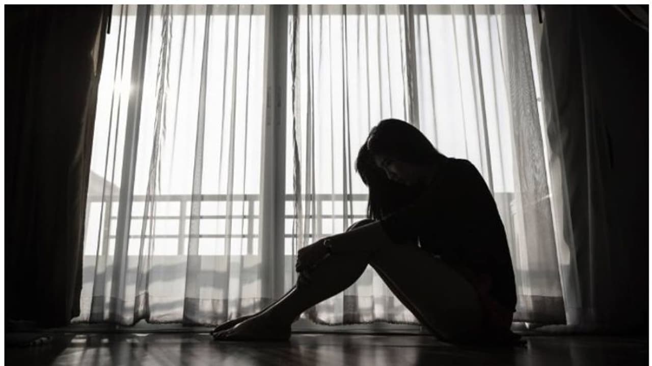 'ആത്മഹത്യയല്ല പോംവഴി...'; കുട്ടികൾക്ക് ആത്മവിശ്വാസം നൽകാം, അവരുടെ പ്രശ്നങ്ങൾ ചോദിച്ചറിയുക... 'ആത്മഹത്യയല്ല പോംവഴി...'; കുട്ടികൾക്ക് ആത്മവിശ്വാസം നൽകാം, അവരുടെ പ്രശ്നങ്ങൾ ചോദിച്ചറിയുക...