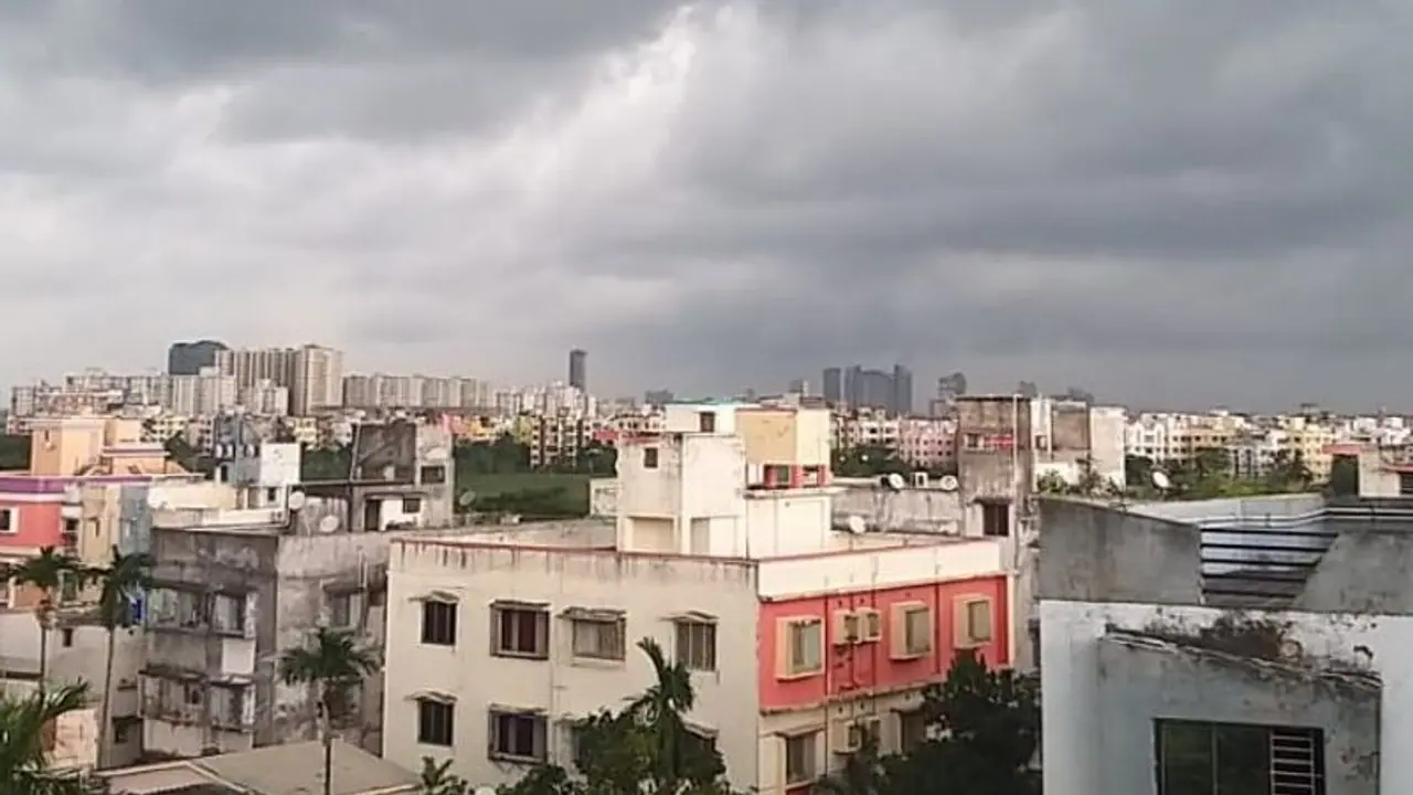 শহরে বৃষ্টি না হলে অস্বস্তি বাড়বে, ওদিকে রাত পেরোলেই প্রবল বর্ষণের আশঙ্কা উত্তরবঙ্গে শহরে বৃষ্টি না হলে অস্বস্তি বাড়বে, ওদিকে রাত পেরোলেই প্রবল বর্ষণের আশঙ্কা উত্তরবঙ্গে