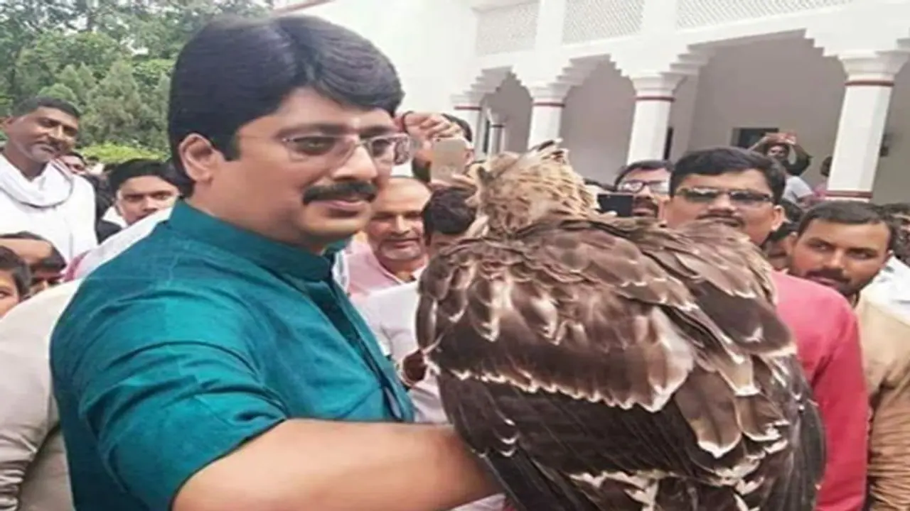 UP Elections 2022: 'রাজা ভাইয়া' উত্তরপ্রদেশের এই বাহুবলী রাজনীতিতে এসেছিলেন বাবার অমতেই UP Elections 2022: 'রাজা ভাইয়া' উত্তরপ্রদেশের এই বাহুবলী রাজনীতিতে এসেছিলেন বাবার অমতেই