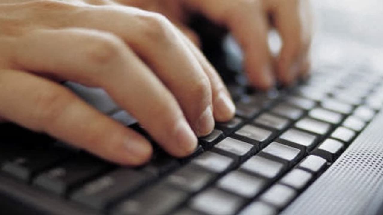 ಆನ್ಲೈನ್ ಗೇಮ್ ಆಡೋರಿಗೆ ಶಾಕ್: ಹೊಸ ನಿಯಮ ಜಾರಿ! ಆನ್ಲೈನ್ ಗೇಮ್ ಆಡೋರಿಗೆ ಶಾಕ್: ಹೊಸ ನಿಯಮ ಜಾರಿ!