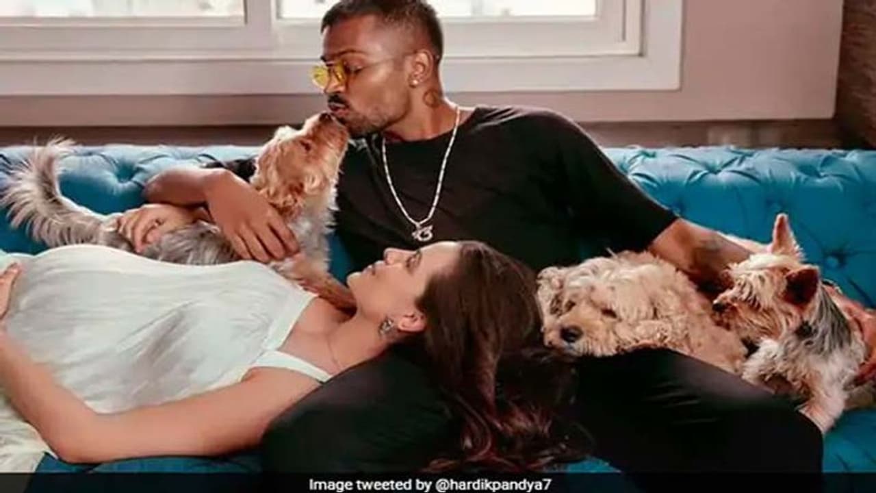 హార్దిక్ పాండ్యా ఫ్యామిలీ ఫోటో... అభిమానులు ఫిదా హార్దిక్ పాండ్యా ఫ్యామిలీ ఫోటో... అభిమానులు ఫిదా