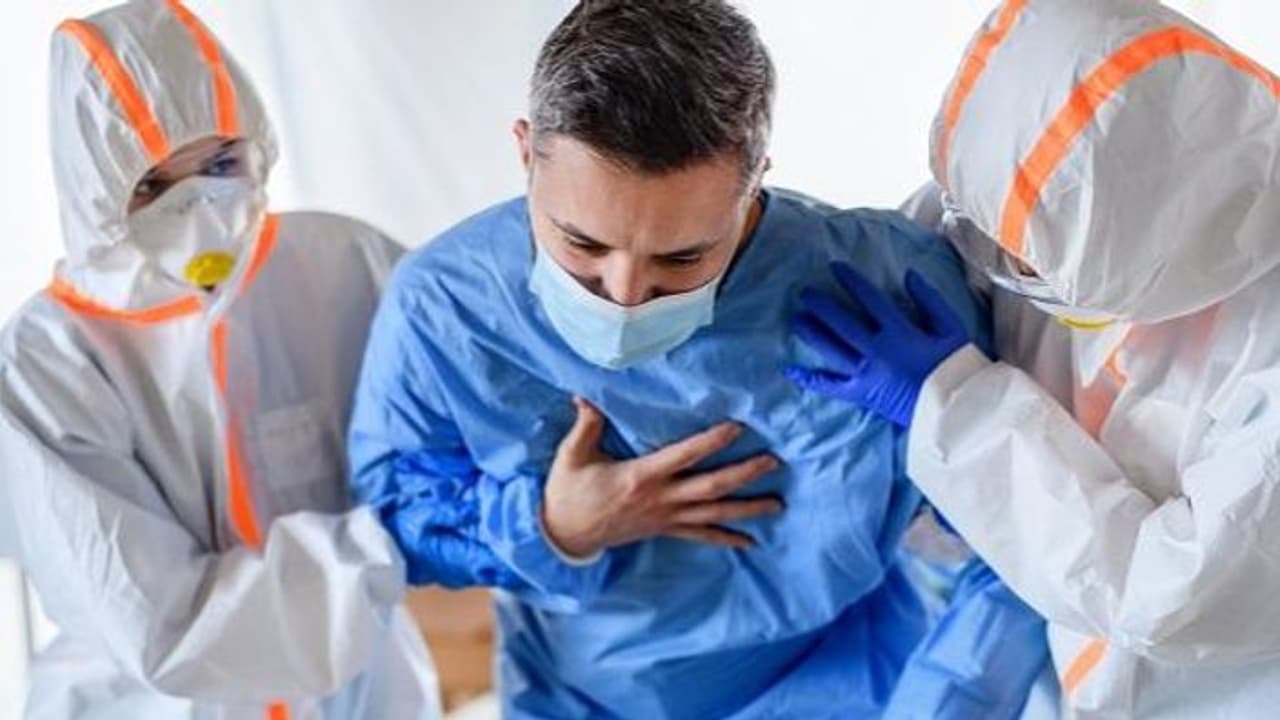 একটানা মাস্ক ব্যবহারের ফলে দেখা দিতে পারে এই গুরুতর সমস্যাগুলি, জেনে নিন কীভাবে সুস্থ রাখবেন নিজেকে একটানা মাস্ক ব্যবহারের ফলে দেখা দিতে পারে এই গুরুতর সমস্যাগুলি, জেনে নিন কীভাবে সুস্থ রাখবেন নিজেকে