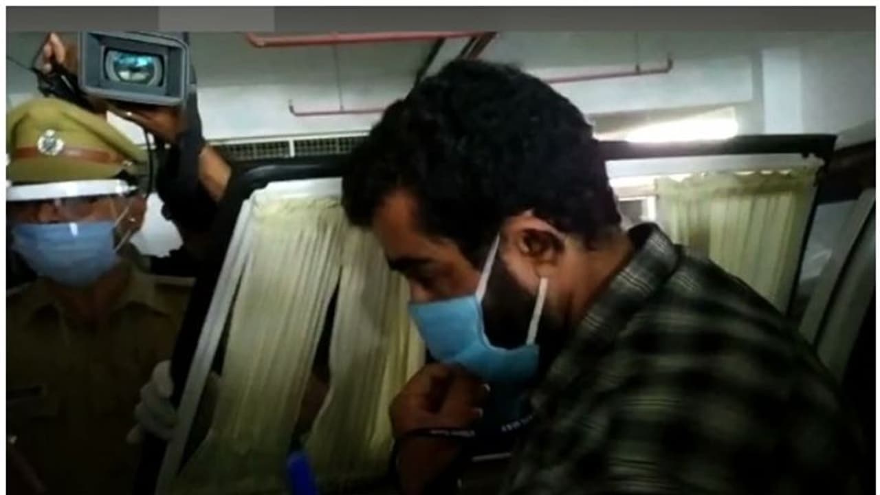 സ്വപ്നയും സന്ദീപും തിരുവനന്തപുരത്ത്; തലസ്ഥാന നഗരത്തിൽ നിര്ണായക തെളിവെടുപ്പ് സ്വപ്നയും സന്ദീപും തിരുവനന്തപുരത്ത്; തലസ്ഥാന നഗരത്തിൽ നിര്ണായക തെളിവെടുപ്പ്