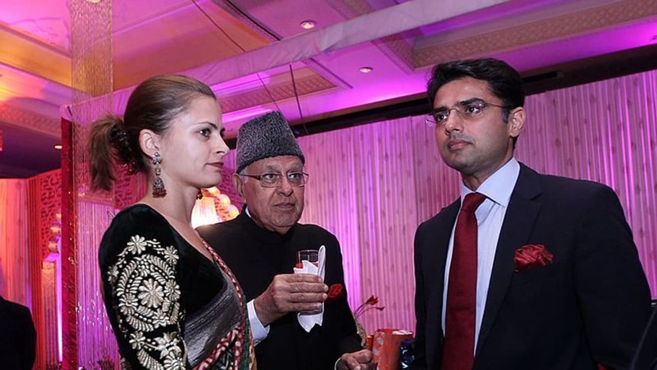 ৩৫ কোটি দিয়ে বিধায়ক কেনার অভিযোগে মুখ খুললেন শচীন, ভগ্নিপতির পাশে দাঁড়ালেন কাশ্মীরের নেতা ৩৫ কোটি দিয়ে বিধায়ক কেনার অভিযোগে মুখ খুললেন শচীন, ভগ্নিপতির পাশে দাঁড়ালেন কাশ্মীরের নেতা