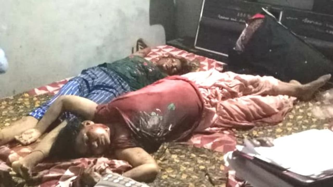 मां बेटी पर चाकू से दनादन किए 15 से ज्यादा वार..किसो को न सुनाई दे चीख इसलिए तेज कर दी TV की आावाज मां बेटी पर चाकू से दनादन किए 15 से ज्यादा वार..किसो को न सुनाई दे चीख इसलिए तेज कर दी TV की आावाज