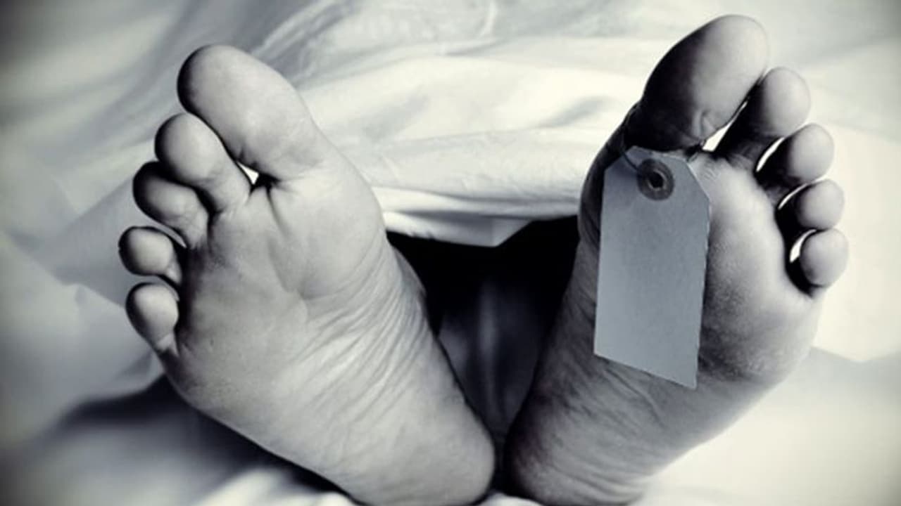 బర్త్డేకు ఏర్పాట్లు, అంతలోనే విషాదం: కన్నీరు మున్నీరైన ఫ్యామిలీ బర్త్డేకు ఏర్పాట్లు, అంతలోనే విషాదం: కన్నీరు మున్నీరైన ఫ్యామిలీ