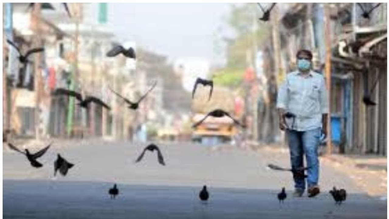 പട്ടാമ്പിയിൽ ജാഗ്രത; മത്സ്യമാർക്കറ്റിന് ഒരു കിലോമീറ്റർ ചുറ്റളവിലുള്ള കടകളെല്ലാം അടച്ചു പട്ടാമ്പിയിൽ ജാഗ്രത; മത്സ്യമാർക്കറ്റിന് ഒരു കിലോമീറ്റർ ചുറ്റളവിലുള്ള കടകളെല്ലാം അടച്ചു