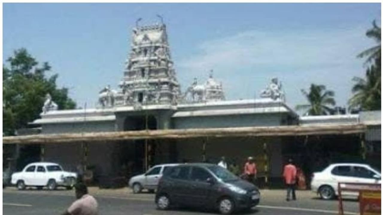 കോയമ്പത്തൂരിൽ ക്ഷേത്രങ്ങൾക്കു നേരെ അജ്ഞാതരുടെ ആക്രമണം കോയമ്പത്തൂരിൽ ക്ഷേത്രങ്ങൾക്കു നേരെ അജ്ഞാതരുടെ ആക്രമണം