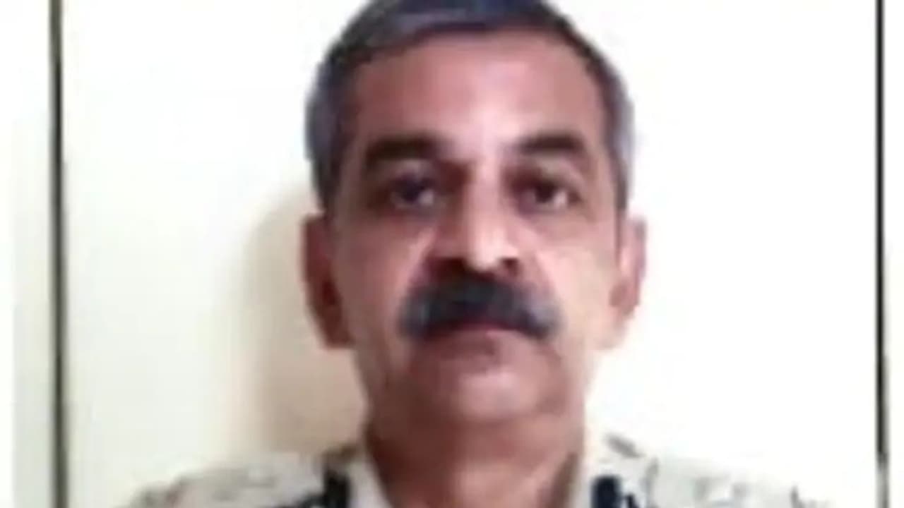 മണിപ്പൂർ എഡിജിപിയെ ഔദ്യോഗിക വസതിയിൽ വെടിയേറ്റ നിലയിൽ കണ്ടെത്തി മണിപ്പൂർ എഡിജിപിയെ ഔദ്യോഗിക വസതിയിൽ വെടിയേറ്റ നിലയിൽ കണ്ടെത്തി