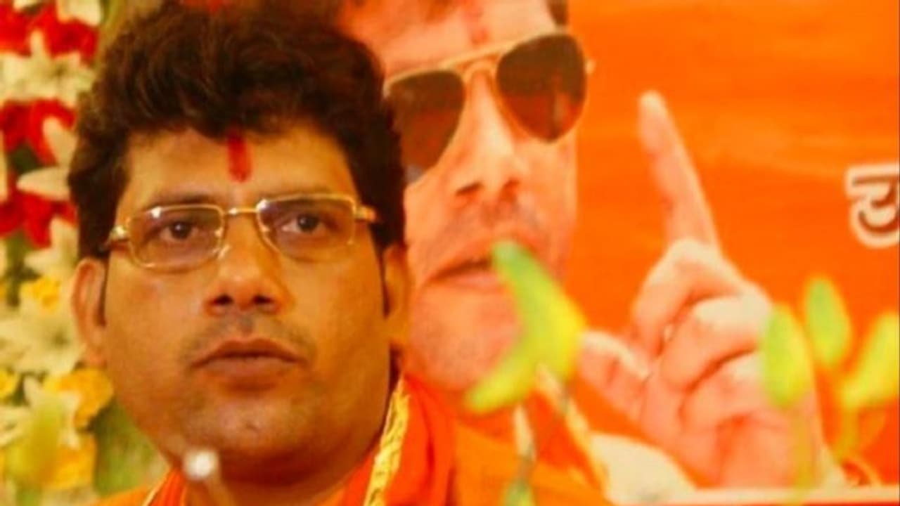 ನೇಪಾಳಿ ಪ್ರಜೆಯ ಕೂದಲು ಬೋಳಿಸಿ ವಿಕೃತಿ ಮೆರೆದ ವಿಶ್ವ ಹಿಂದೂ ಸೇನೆ, FIR ದಾಖಲು ನೇಪಾಳಿ ಪ್ರಜೆಯ ಕೂದಲು ಬೋಳಿಸಿ ವಿಕೃತಿ ಮೆರೆದ ವಿಶ್ವ ಹಿಂದೂ ಸೇನೆ, FIR ದಾಖಲು