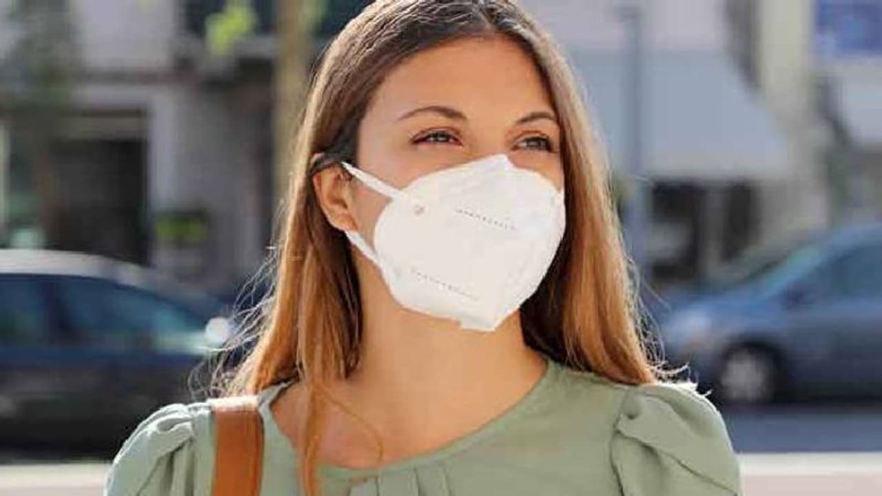 പുറത്തുപോയി വരുന്നവര് വീടിനുള്ളിലും മാസ്ക് ധരിക്കണം; ശാരീരിക അകലം പാലിക്കണമെന്നും നിര്ദ്ദേശം പുറത്തുപോയി വരുന്നവര് വീടിനുള്ളിലും മാസ്ക് ധരിക്കണം; ശാരീരിക അകലം പാലിക്കണമെന്നും നിര്ദ്ദേശം