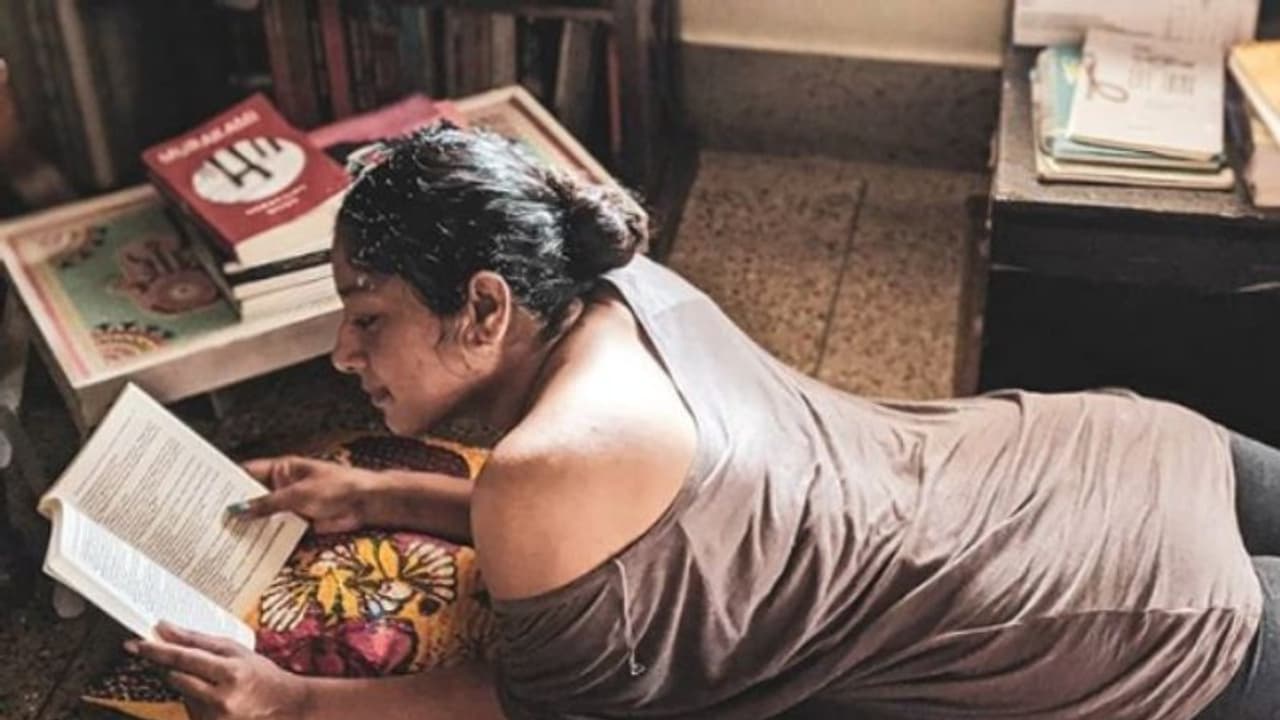 വസ്ത്രധാരണത്തെ വിമര്ശിക്കുന്നവര്ക്ക് മറുപടി നല്കി അനു മോള് വസ്ത്രധാരണത്തെ വിമര്ശിക്കുന്നവര്ക്ക് മറുപടി നല്കി അനു മോള്