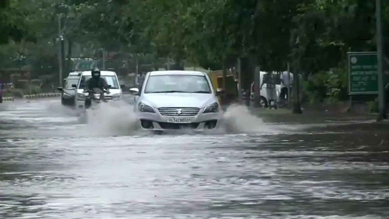 బంగాళాఖాతంలో అల్పపీడనం.... కోస్తాలో భారీ వర్షాలు (వీడియో)