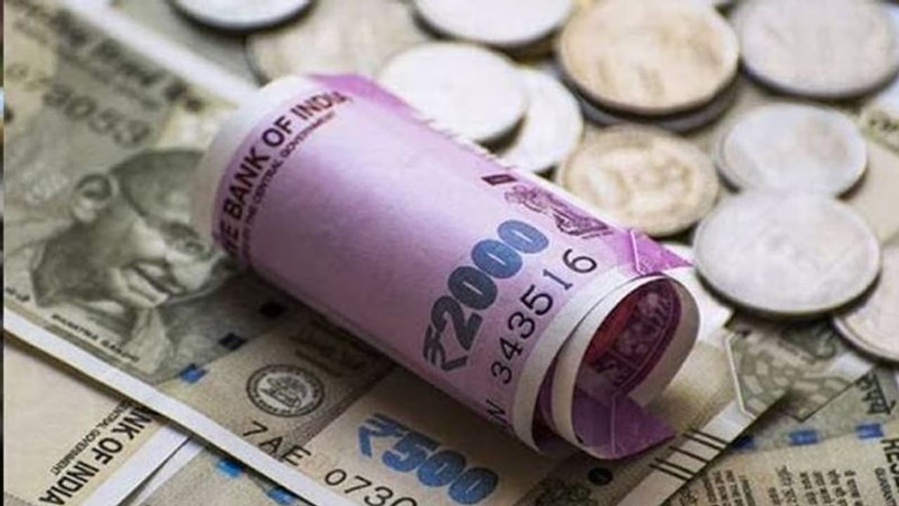 വീണ്ടും വീണ്ടും താഴേക്ക്: ഡോളറിനെതിരെ ഇന്ത്യൻ രൂപ 81.52 ലേക്ക് ഇടിഞ്ഞു; ചരിത്രത്തിലെ താഴ്ന്ന നില