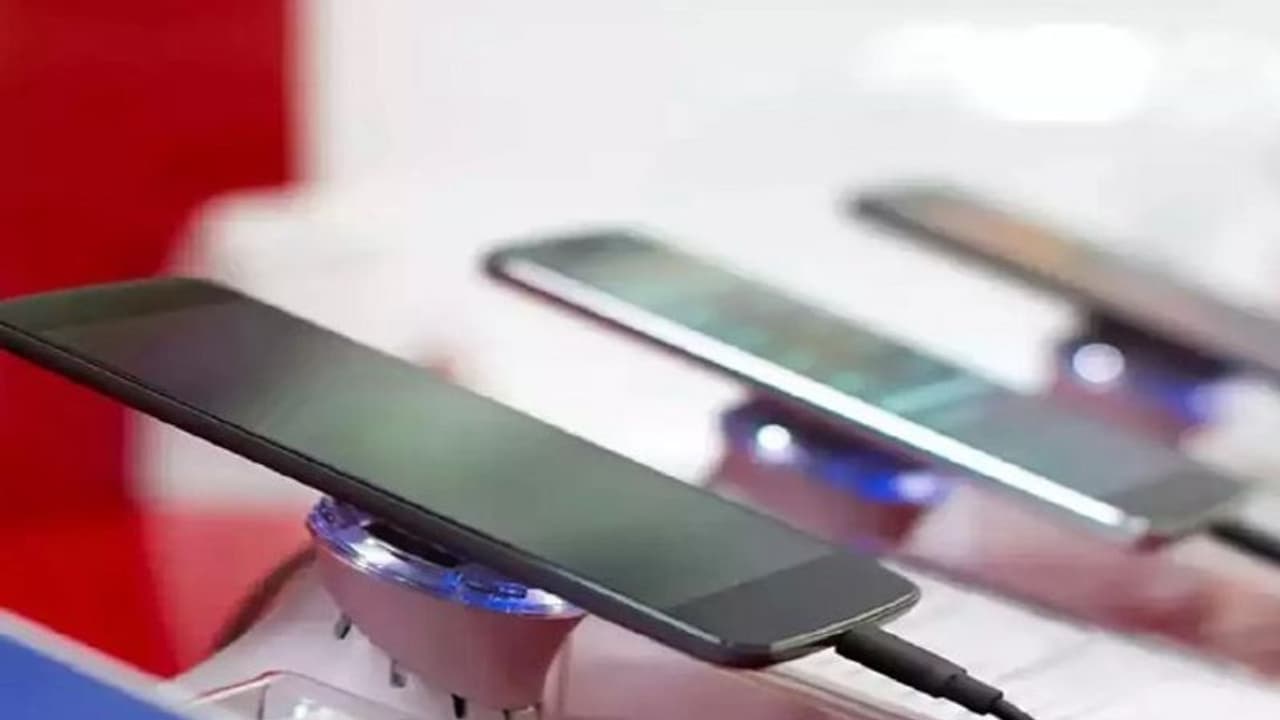 ಡಿಸೆಂಬರ್ ಅಂತ್ಯಕ್ಕೆ ಮೊಬೈಲ್ ಇಂಡಸ್ಟ್ರಿಯಿಂದ 50 ಸಾವಿರ ಉದ್ಯೋಗ ಸೃಷ್ಟಿ! ಡಿಸೆಂಬರ್ ಅಂತ್ಯಕ್ಕೆ ಮೊಬೈಲ್ ಇಂಡಸ್ಟ್ರಿಯಿಂದ 50 ಸಾವಿರ ಉದ್ಯೋಗ ಸೃಷ್ಟಿ!