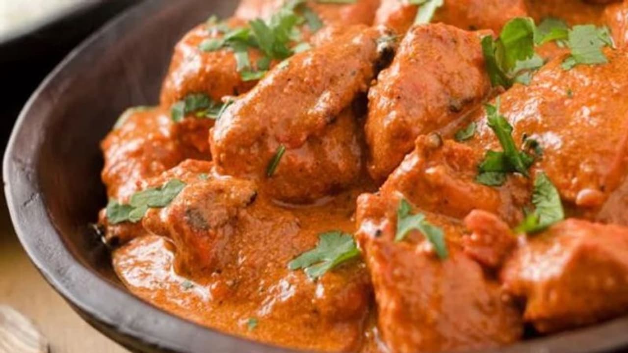 ബട്ടര് ചിക്കന് കഴിക്കാന് 32 കിലോമീറ്റര് യാത്ര ചെയ്തു, ലോക്ക്ഡൗണ് ലംഘിച്ചതിന് പിടിവീണു ബട്ടര് ചിക്കന് കഴിക്കാന് 32 കിലോമീറ്റര് യാത്ര ചെയ്തു, ലോക്ക്ഡൗണ് ലംഘിച്ചതിന് പിടിവീണു