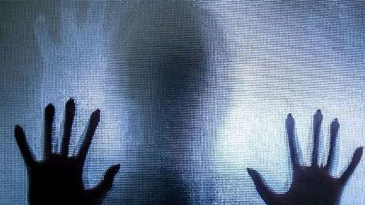 అనుమానాస్పదంగా తొమ్మిదేళ్ల చిన్నారి ఉరి ! కారణం అదేనా.. !! అనుమానాస్పదంగా తొమ్మిదేళ్ల చిన్నారి ఉరి ! కారణం అదేనా.. !!