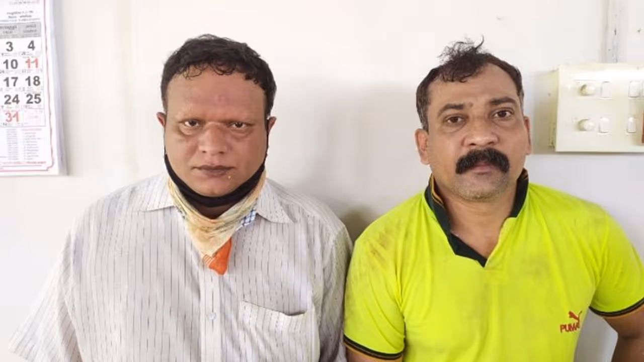 പൊലീസാണെന്ന് പറഞ്ഞ് അതിഥി തൊഴിലാളിയുടെ പണം തട്ടിയെടുത്തു; രണ്ടു പേർ അറസ്റ്റിൽ പൊലീസാണെന്ന് പറഞ്ഞ് അതിഥി തൊഴിലാളിയുടെ പണം തട്ടിയെടുത്തു; രണ്ടു പേർ അറസ്റ്റിൽ